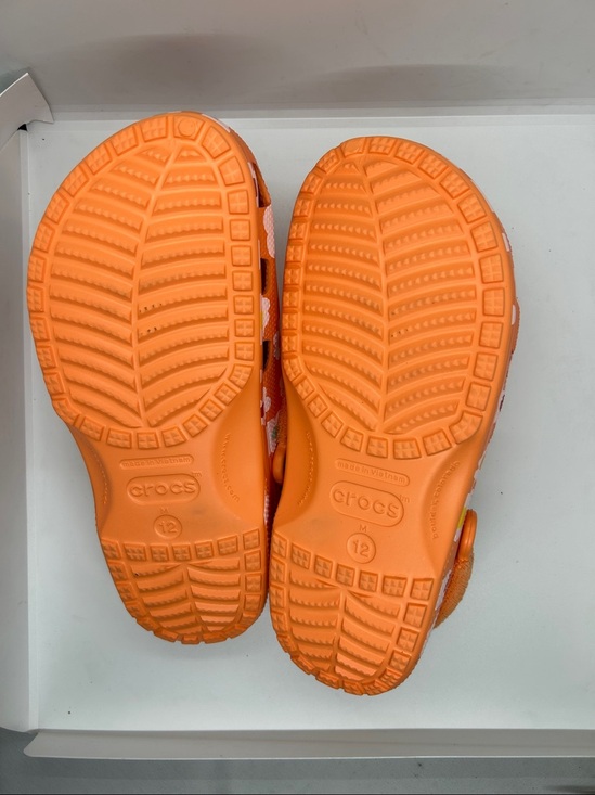 Crocs Classic Terry Cloth Clog Size 12 Unisex Orange And White Daisy Flower main image 3